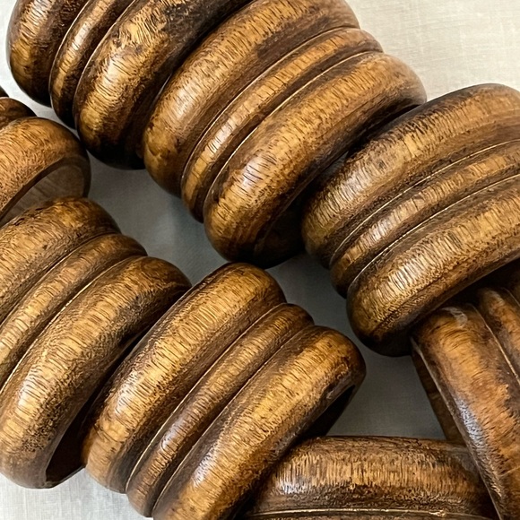 Vintage Set of 8 Wooden Cloth Napkin Rings - Picture 5 of 7